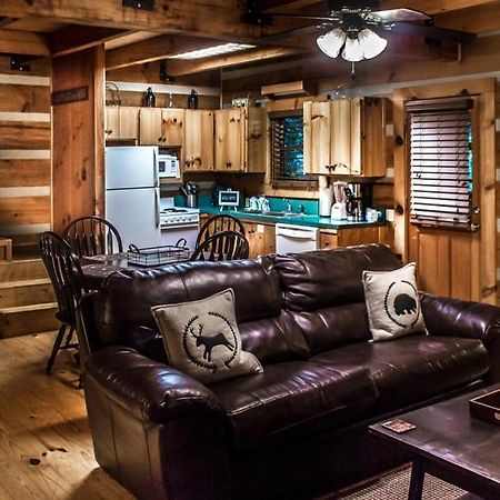 Hatfield Hideaway Pigeon Forge Exterior photo